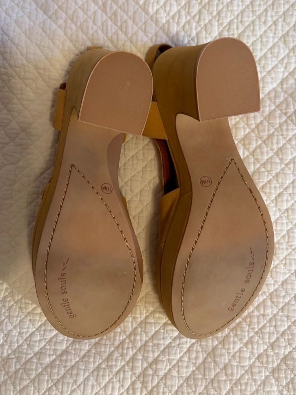 Gentle Souls Sz 10 Suede Crisscross Platform Sandals